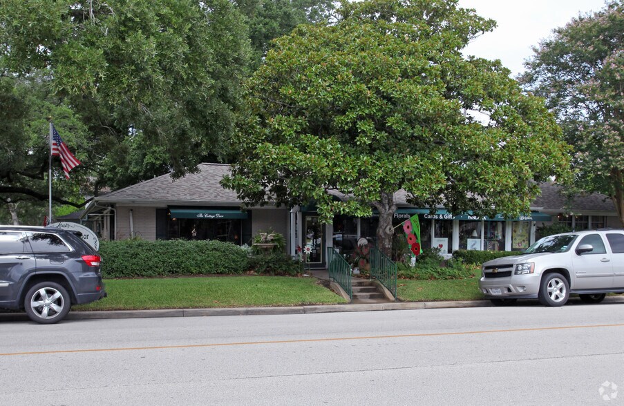 More Photos Of 1001 Avenue A, Katy Storefront Retail Office For Lease