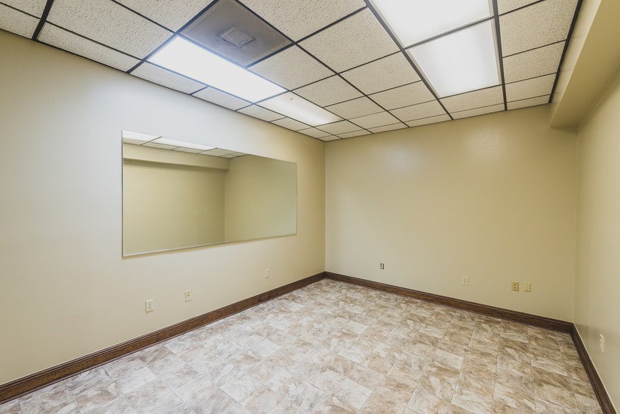 More Photos Of 2002 20th St, Kenner Office For Sale