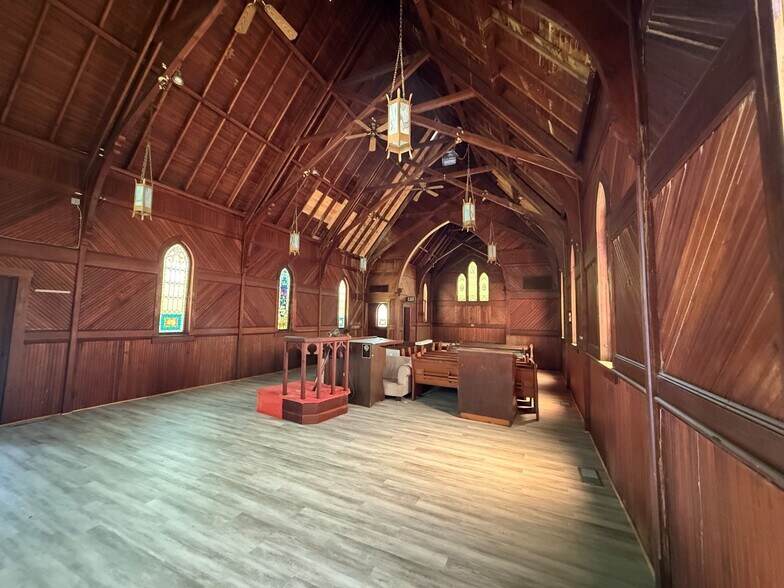 More Photos Of 18-20 E Pleasant St, Avon Park Religious Facility For Sale