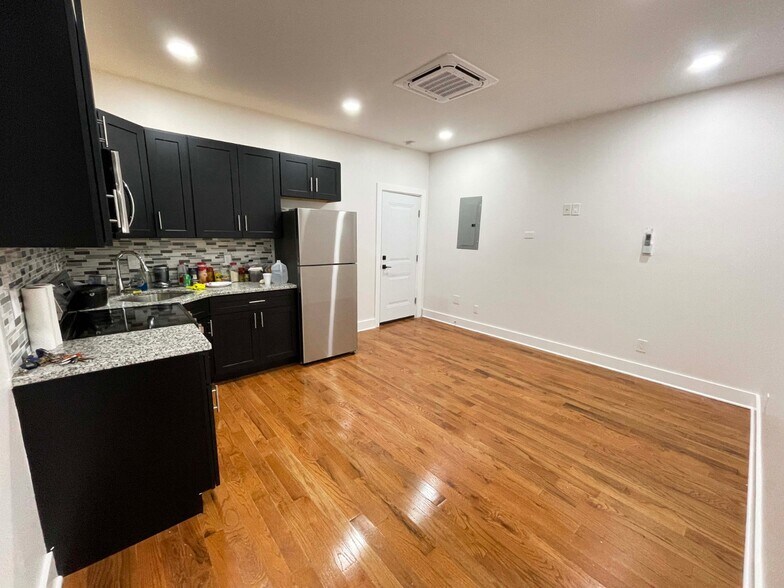 More Photos Of 309 S 60th St, Philadelphia Storefront Retail Residential For Lease