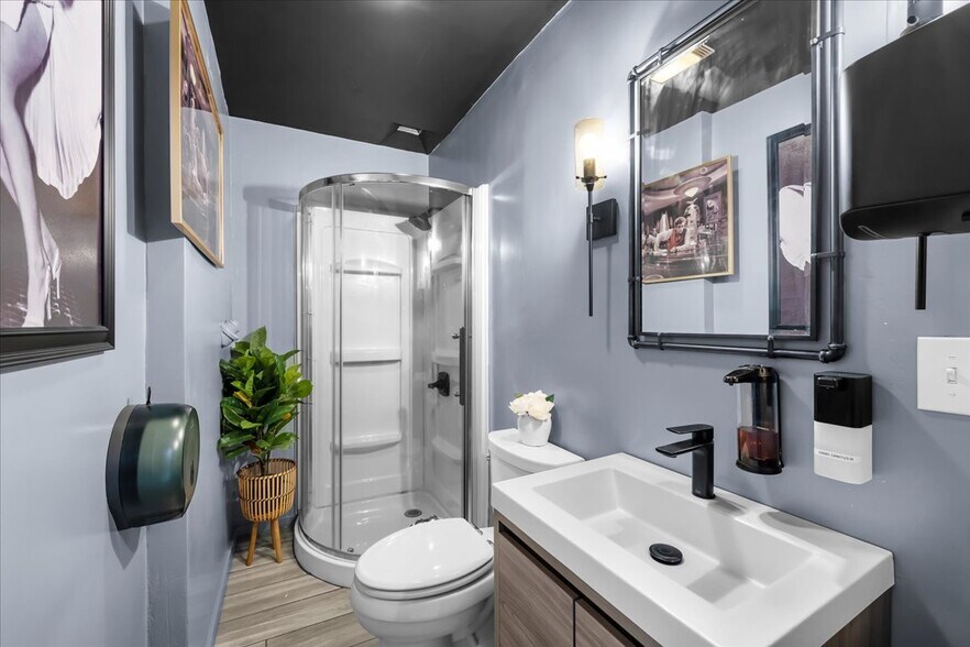 More Photos Of 3642 W 139th St, Hawthorne Movie Radio TVStudio For Lease