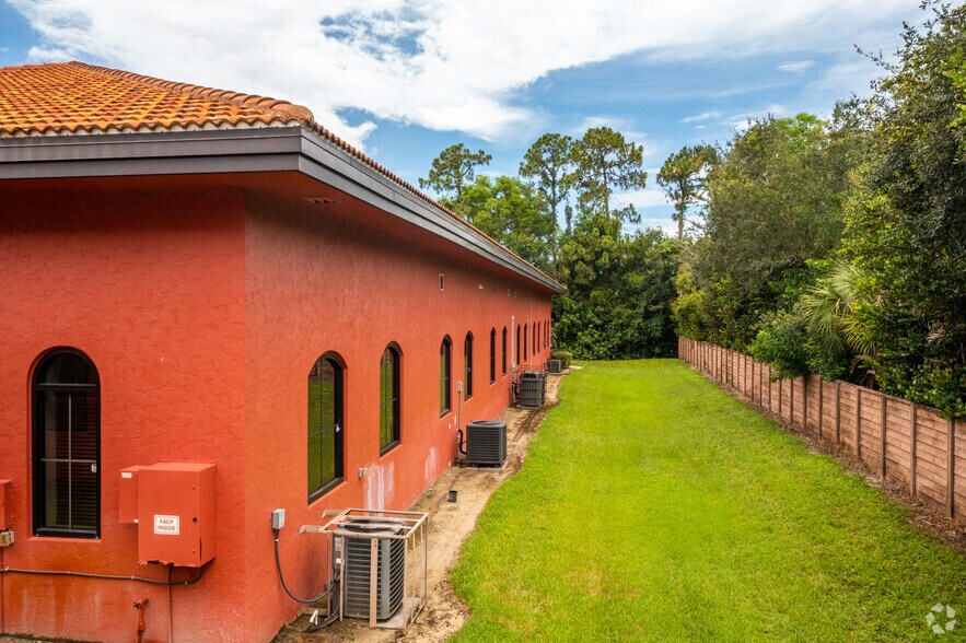 More Photos Of 13450 Parker Commons Blvd, Fort Myers Office For Sale