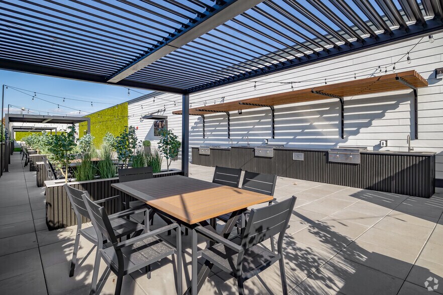 More Photos Of 821 E Main St, Stamford Apartments For Lease