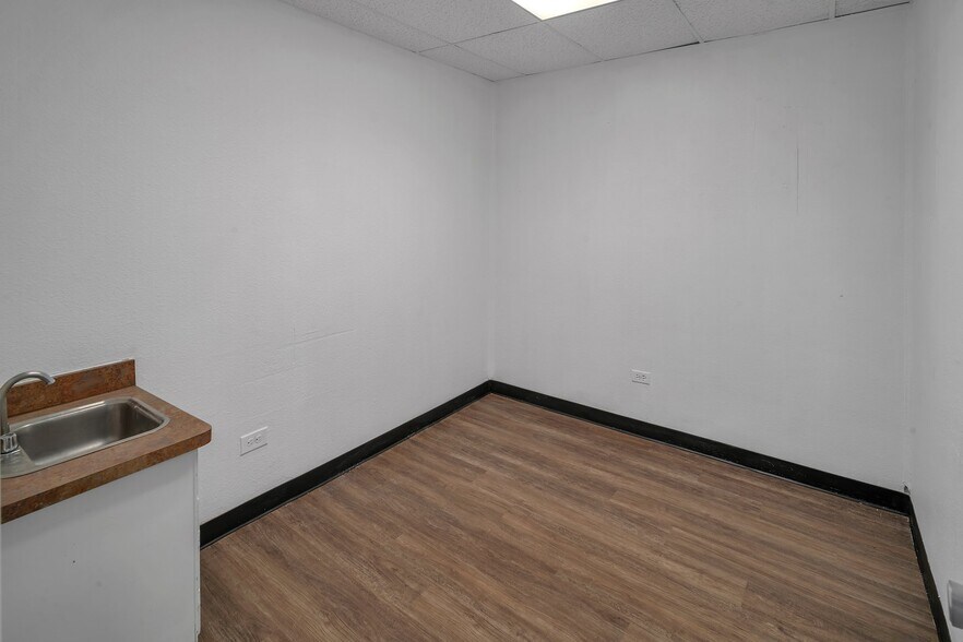 More Photos Of 1712 Buena Vista St, San Antonio Medical For Lease