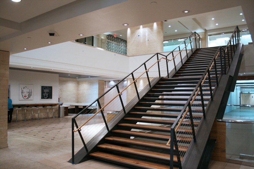 More Photos Of 811 Lasalle Ave, Minneapolis Office For Lease