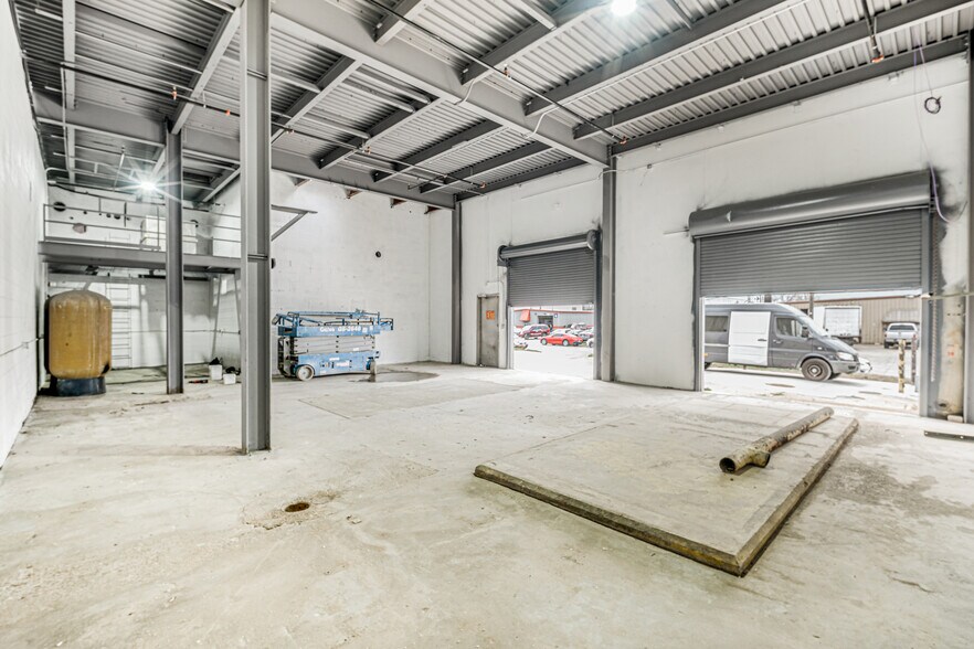 More Photos Of 201 Range, Garland Industrial For Lease