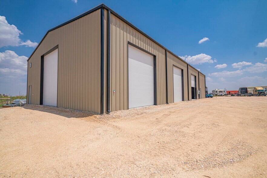 More Photos Of 14010 W Silver Fox Trl, Odessa Warehouse For Lease