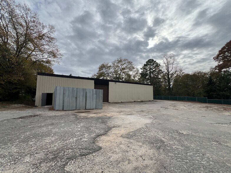 More Photos Of 526-530 Lyle Cir, Lawrenceville Light Manufacturing For Sale