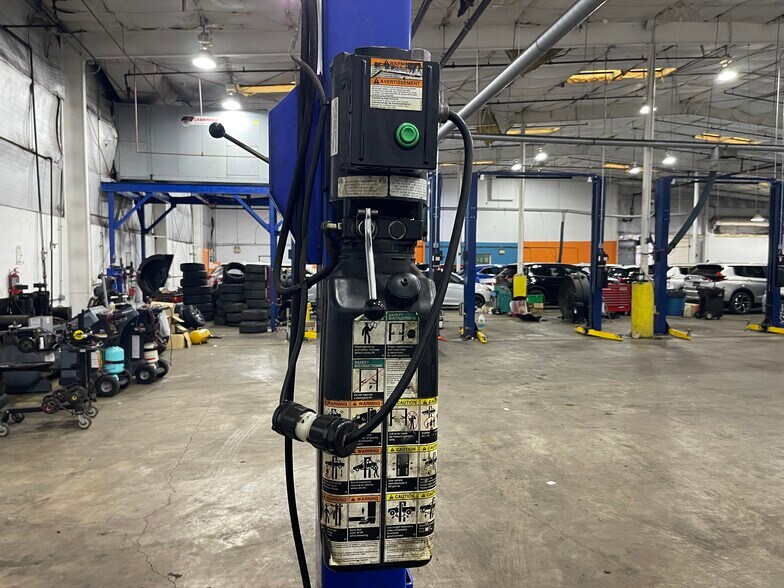 More Photos Of 9075-9125 Antique Way, Manassas Warehouse For Lease