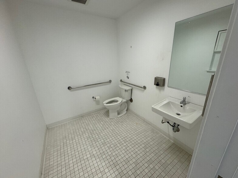 More Photos Of 1437-1443 S Robertson Blvd, Los Angeles Storefront For Lease