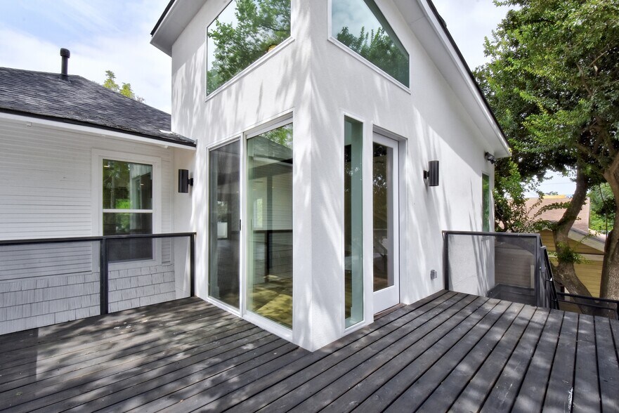 More Photos Of 1801 E Cesar Chavez St, Austin Loft Creative Space For Lease