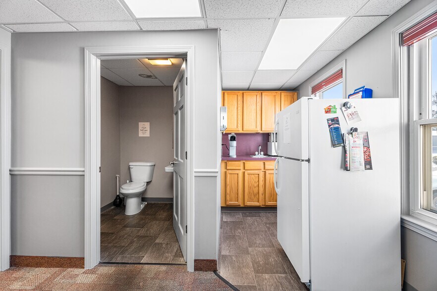 More Photos Of 293 Bedford St, Whitman Office For Sale