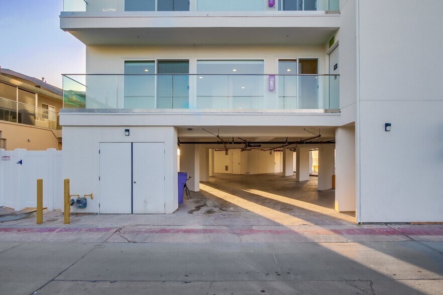 More Photos Of 3449 Ocean Front Walk, San Diego Apartments For Sale