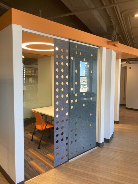 More Photos Of 16-24 N Meridian St, Indianapolis Office For Lease