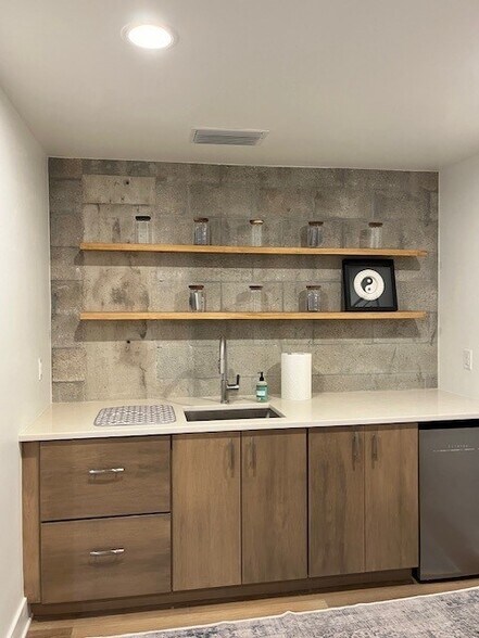 More Photos Of 1542 4TH St, Sarasota Storefront Retail Office For Lease