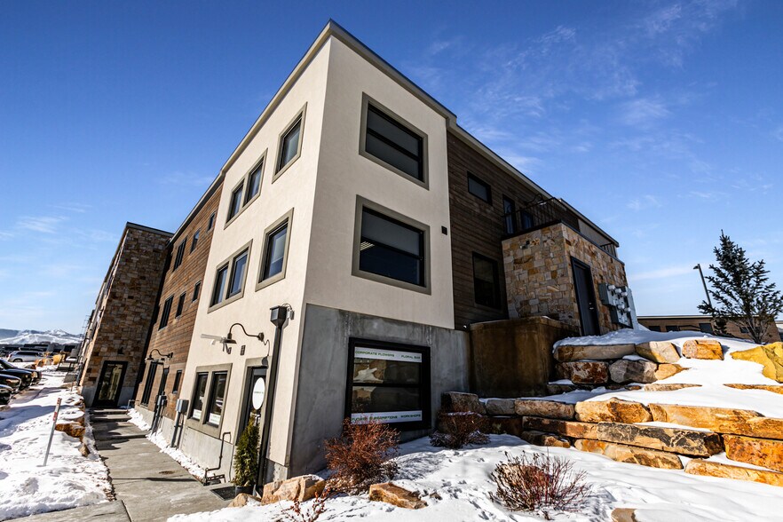 More Photos Of 4554 Forestdale Dr, Park City Light Distribution For Lease