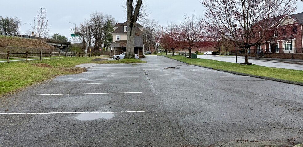 More Photos Of 449 Naubuc Ave, Glastonbury Freestanding For Sale