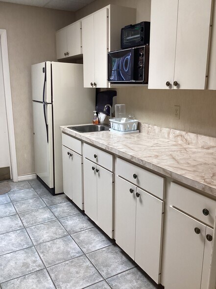 More Photos Of 1001 N Washington Blvd, Sarasota Office For Lease