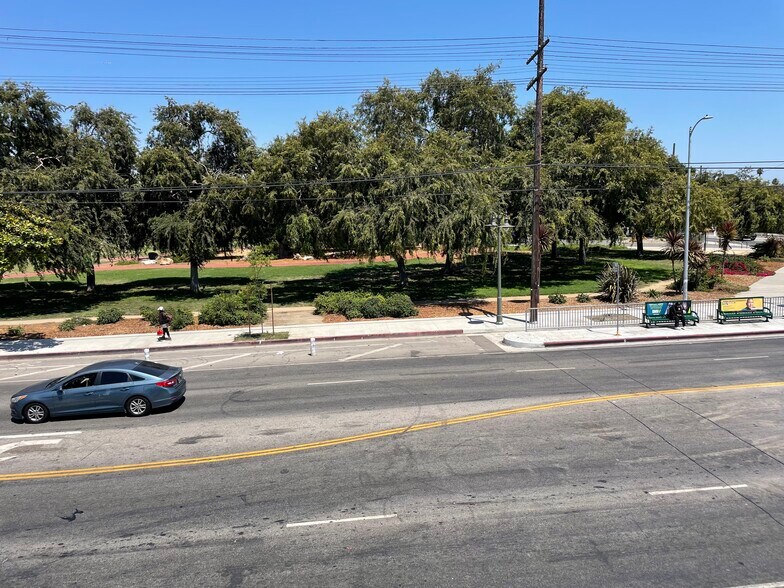 More Photos Of 10209 S Central Ave, Los Angeles Convenience Store For Lease