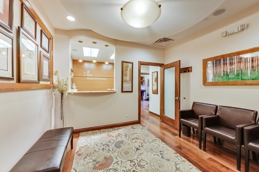 More Photos Of 1421-1431 McHenry Rd, Buffalo Grove Office For Sale