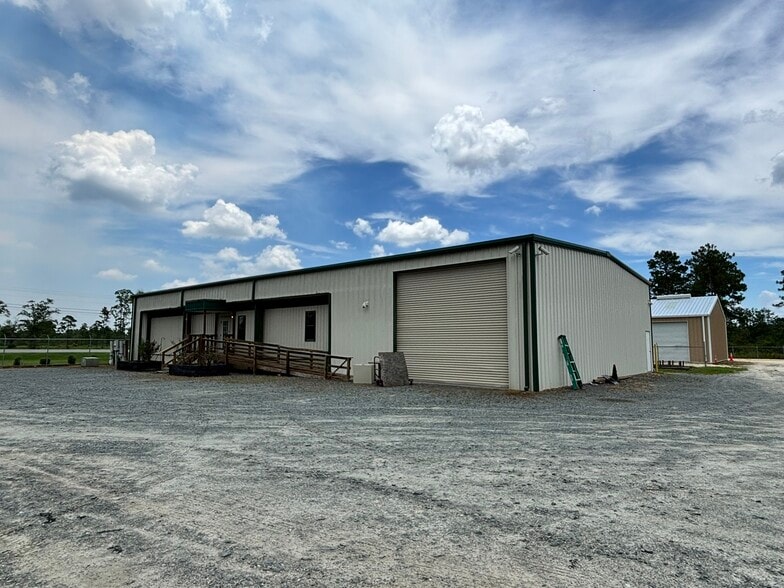 More Photos Of 19300 Valdosta Hwy, Valdosta Light Distribution For Lease