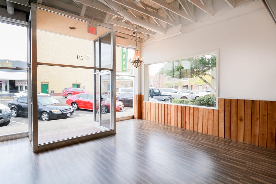More Photos Of 221 W Hickory St, Denton Storefront For Lease