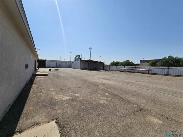 More Photos Of 107 S 14th St, Artesia Showroom For Sale