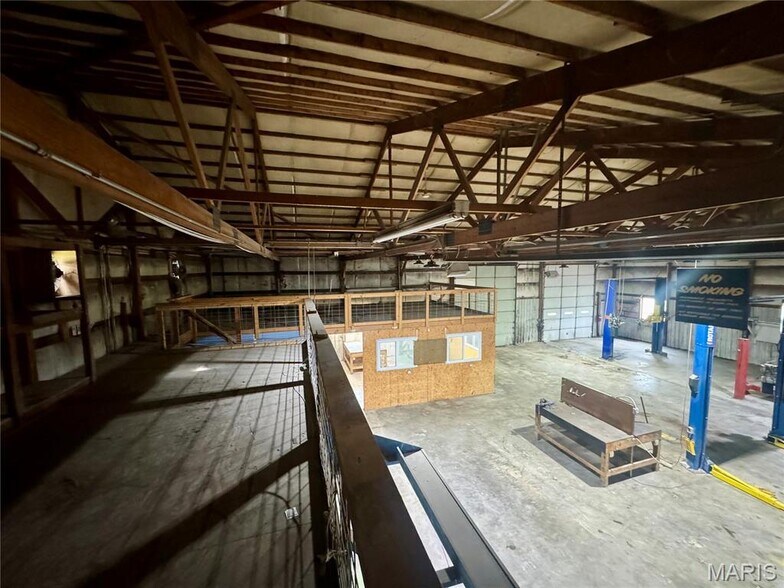 More Photos Of 100 W Foreman St, Jonesburg Showroom For Sale