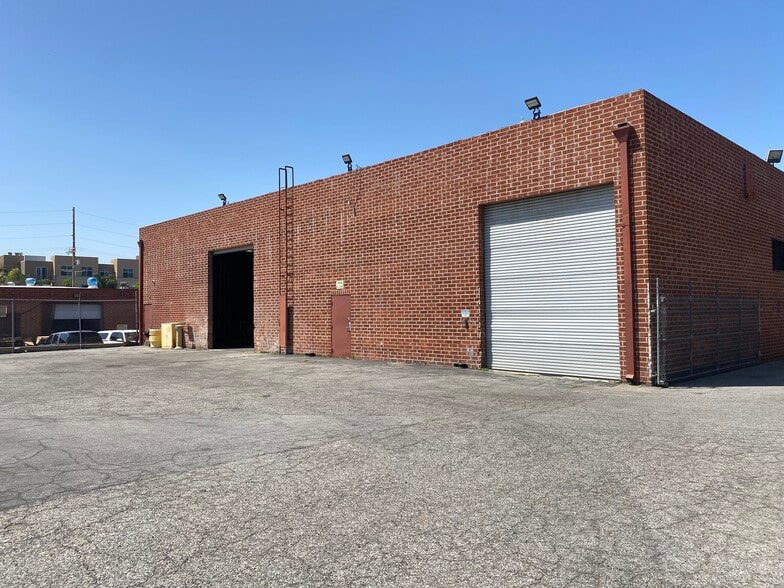 More Photos Of 9324 Corbin Ave, Northridge Manufacturing For Lease