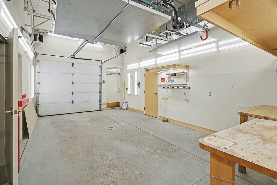 More Photos Of 15555 Silver Pky, Fenton Medical For Sale