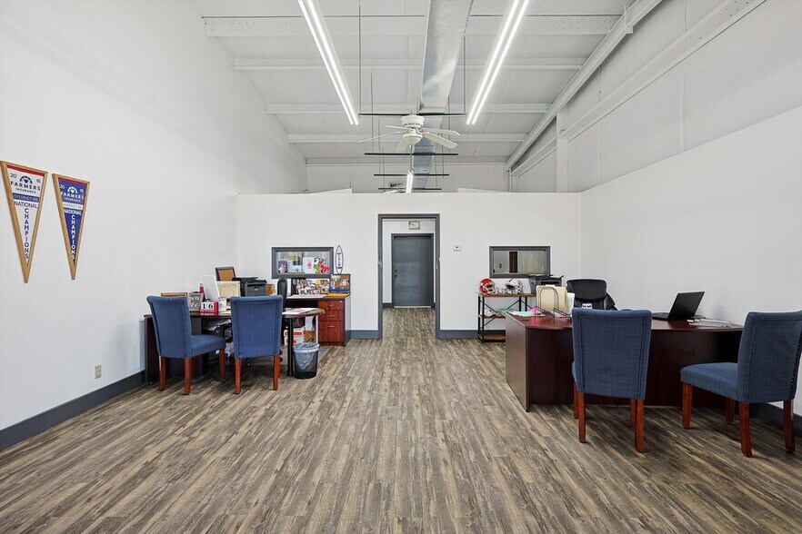 More Photos Of 317 W FM 120, Pottsboro General Retail For Sale