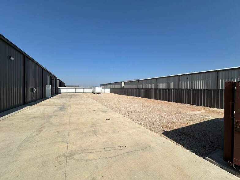 More Photos Of 6622 Winfield Ave, Lubbock Warehouse For Lease