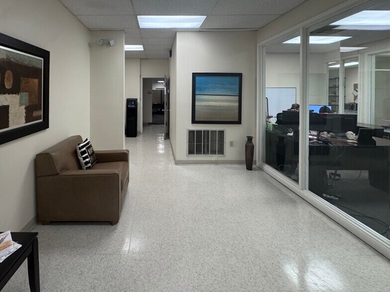 More Photos Of 2651 Park St, Jacksonville Office For Sale