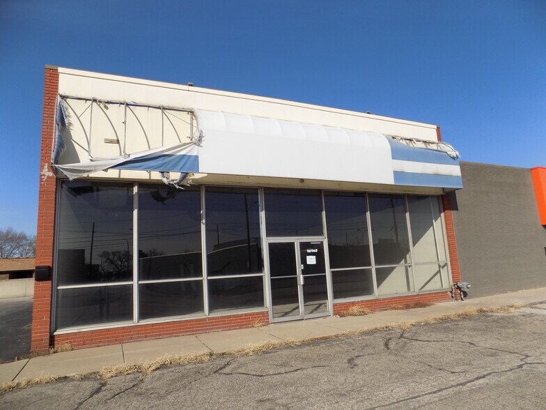 More Photos Of 18145 E 8 Mile Rd, Eastpointe Light Distribution For Sale