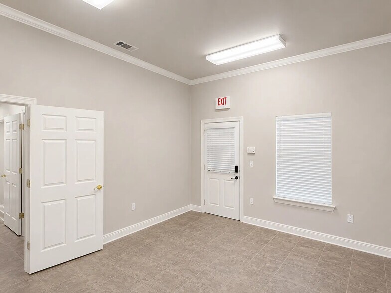 More Photos Of 10621 Plaza Americana, Baton Rouge Office For Lease