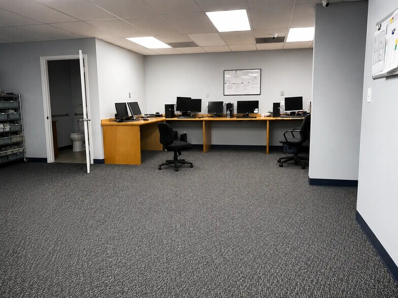 More Photos Of 2245 11th St, Mandeville Office For Sale