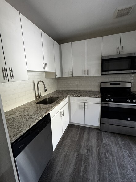 More Photos Of 1435 State St, New Haven Apartments For Sale