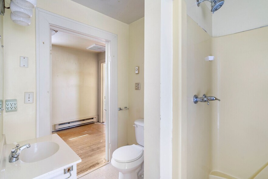 More Photos Of 101 S Main St, Wendell Office Residential For Lease