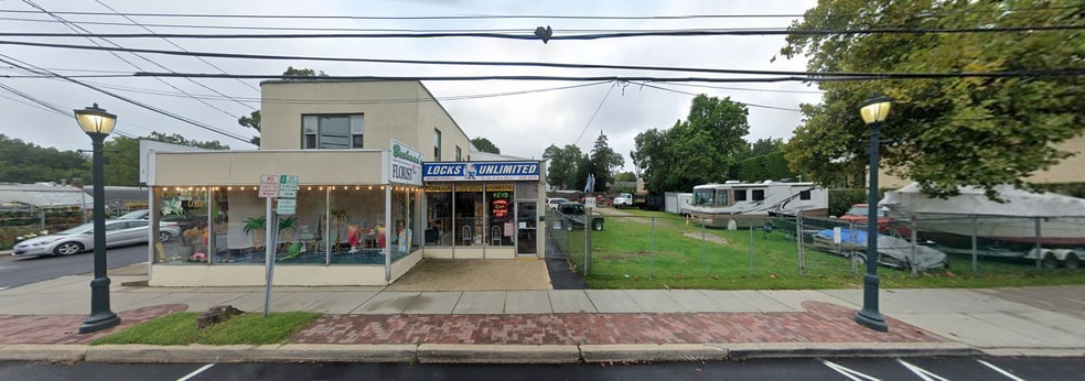 More Photos Of 362-364 Larkfield Rd, East Northport Storefront Retail Residential For Sale