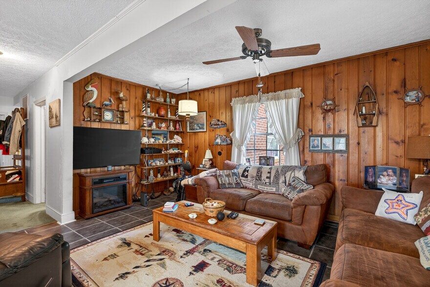 More Photos Of 2870 King William Ave, West Point Flex For Sale