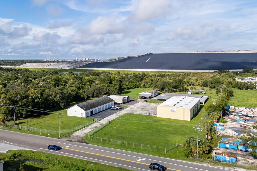 More Photos Of 6901 S 78th St, Riverview Warehouse For Lease