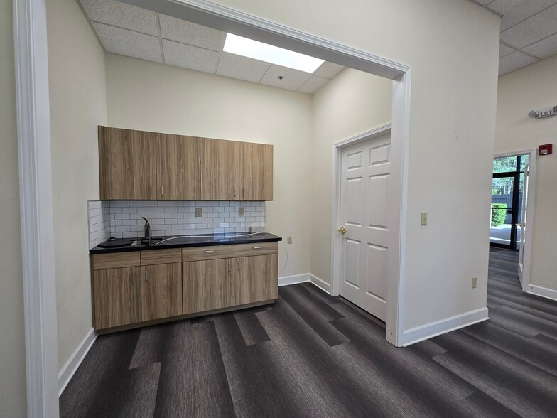 More Photos Of 8465 Merchants Way, Jacksonville Medical For Lease
