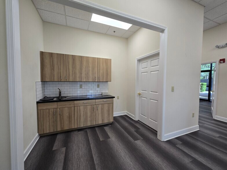 More Photos Of 8465 Merchants Way, Jacksonville Medical For Lease