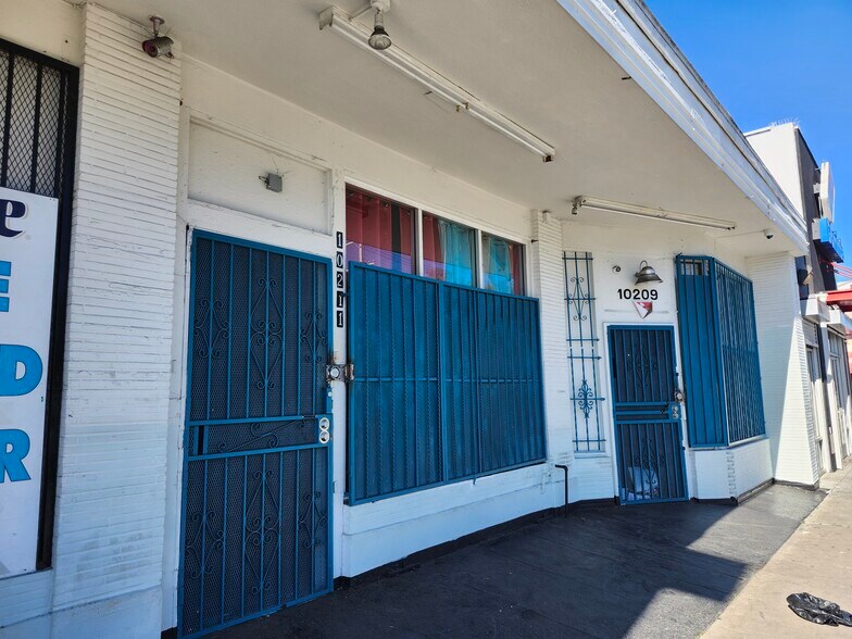 More Photos Of 10209 S Central Ave, Los Angeles Convenience Store For Lease