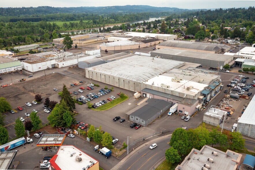 More Photos Of 556 Murlark Ave NW, Salem Manufacturing For Sale