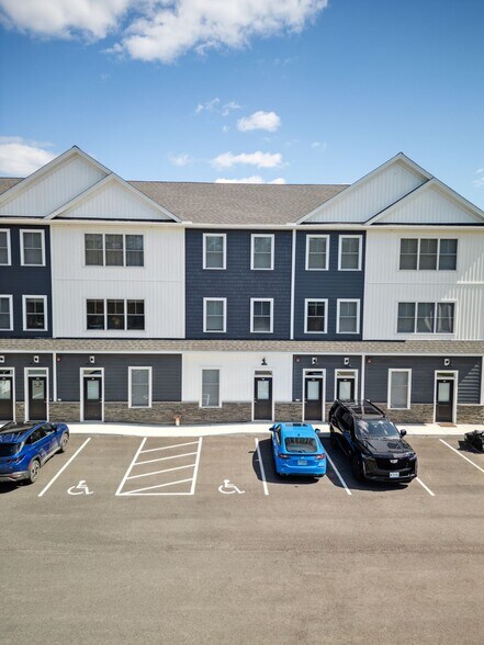 More Photos Of 3 Quill Lane, Barrington Apartments For Lease