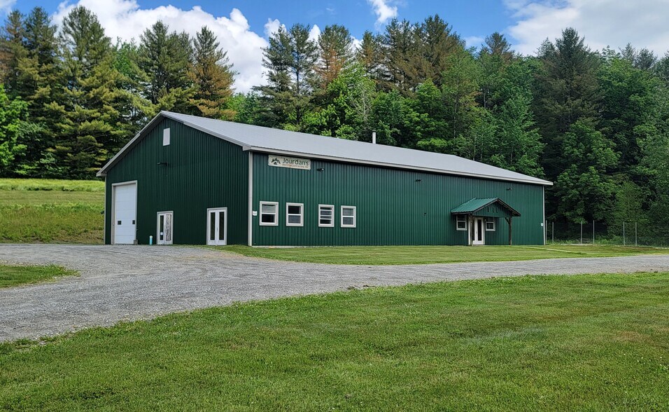 More Photos Of 52 Vfw Dr, Hyde Park Light Manufacturing For Lease