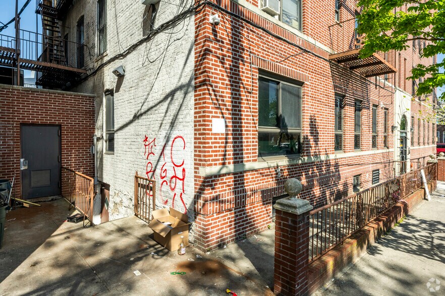 More Photos Of 4422 9th Ave, Brooklyn Apartments For Lease