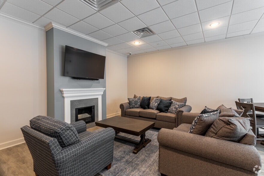 More Photos Of 800 Federal Rd, Brookfield Apartments For Lease