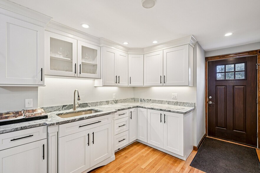 More Photos Of 327 Central St, Saugus Office For Sale